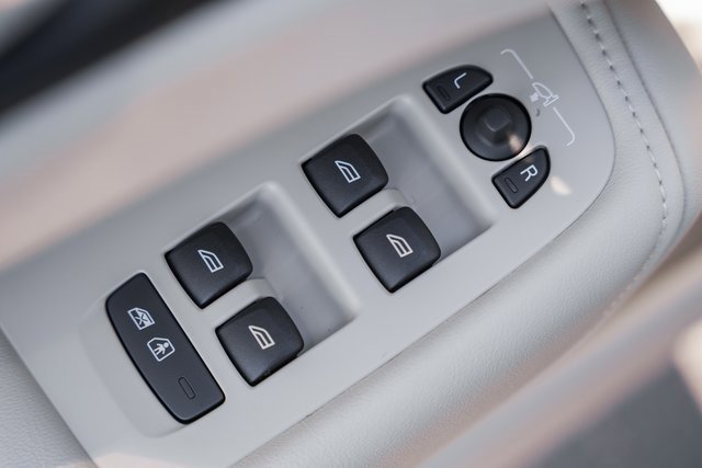 New 2026 Volvo XC60 B5 Ultra w/ Protection Package Premier image 36