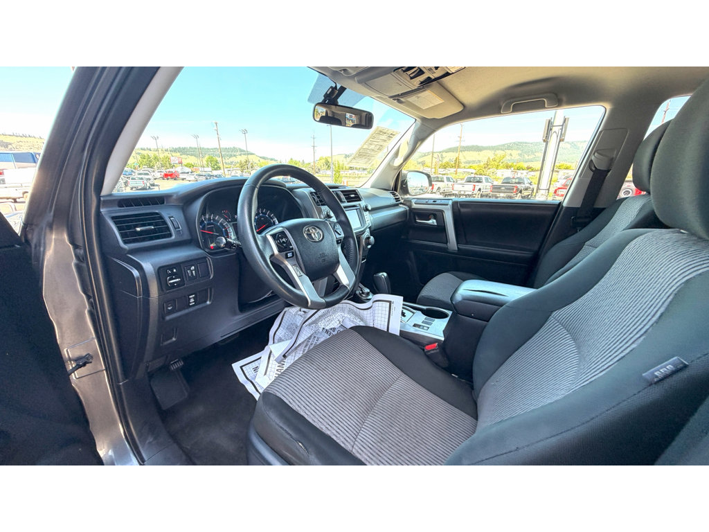 Used 2018 Toyota 4Runner SR5 AWD/4WD image 19