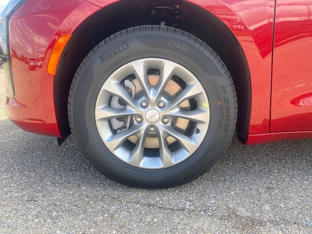 New 2027 Chrysler Pacifica Select AWD/4WD image 25