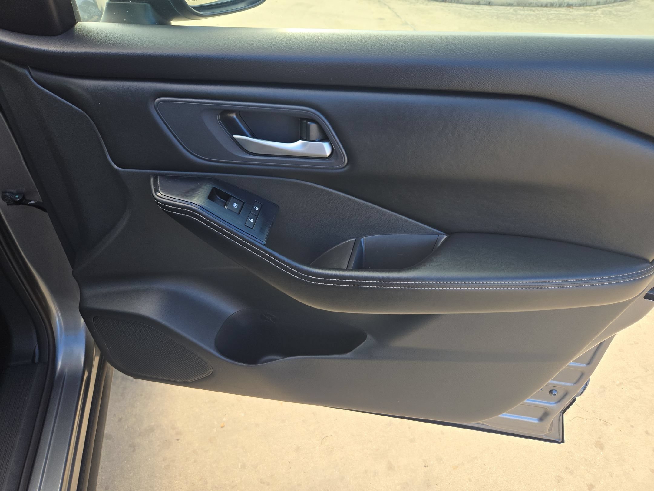 Used 2024 Nissan Rogue SV AWD/4WD image 30