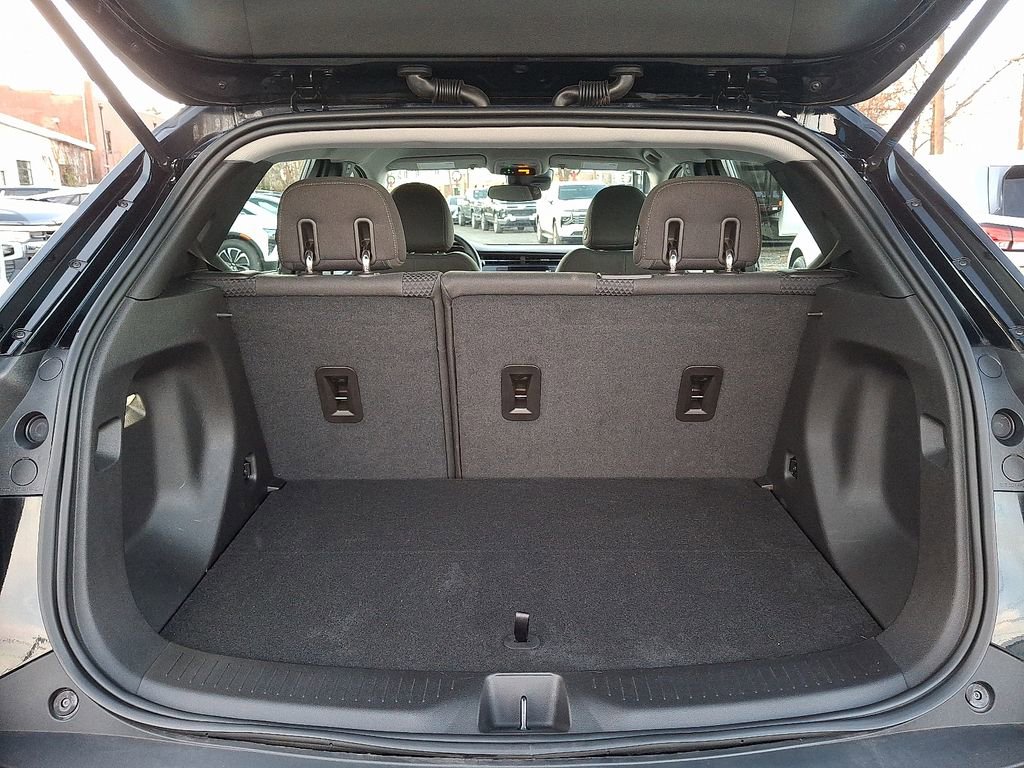 Certified 2023 Chevrolet Bolt EUV LT w/ Comfort Package image 28