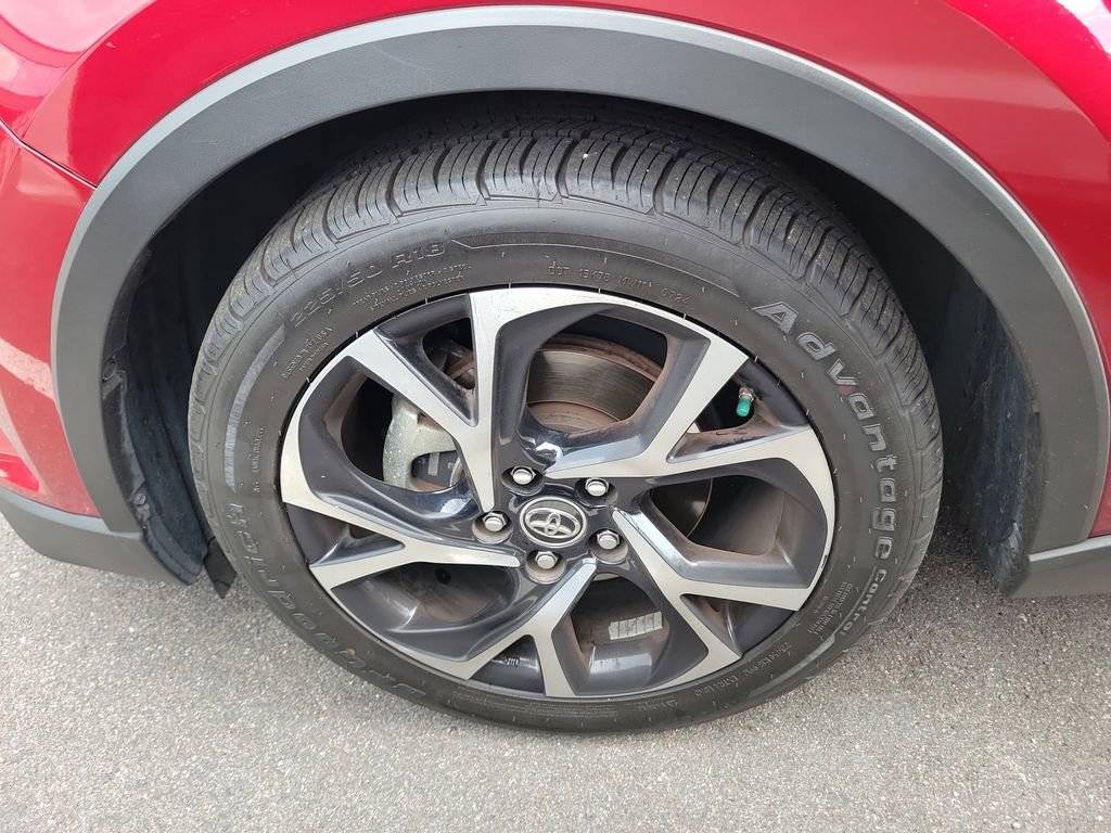 Used 2019 Toyota C-HR XLE FWD image 7