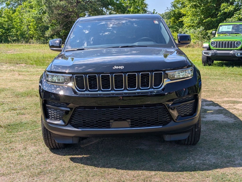 New 2026 Jeep Grand Cherokee Laredo RWD image 3