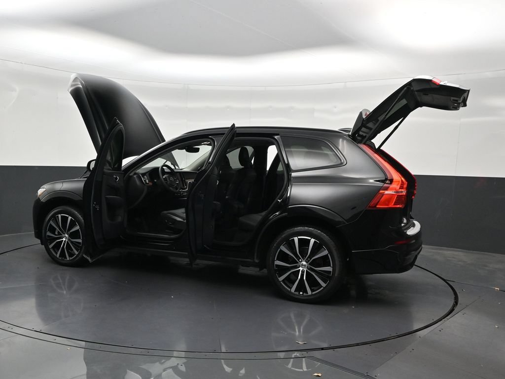 Certified 2024 Volvo XC60 B5 Plus w/ Protection Package Premier AWD/4WD image 38