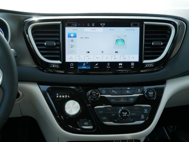 Used 2024 Chrysler Pacifica Touring-L image 10