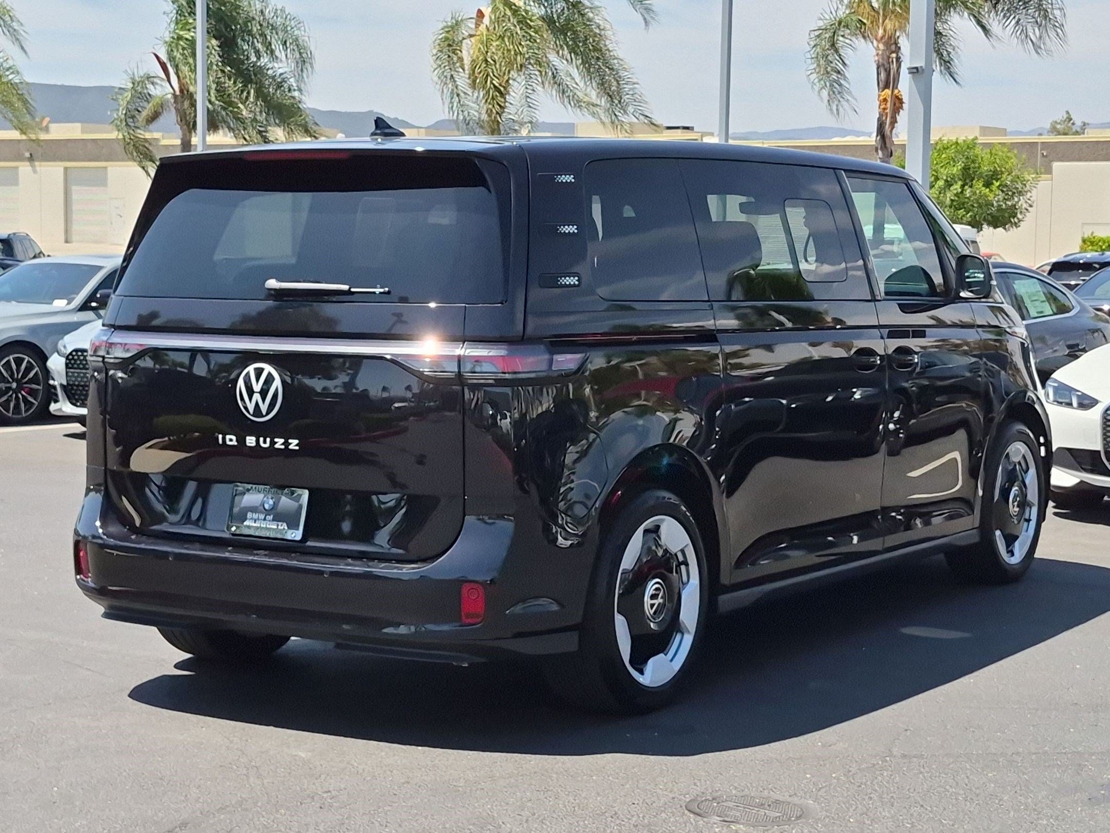 Used 2025 Volkswagen ID. Buzz Pro S RWD image 10