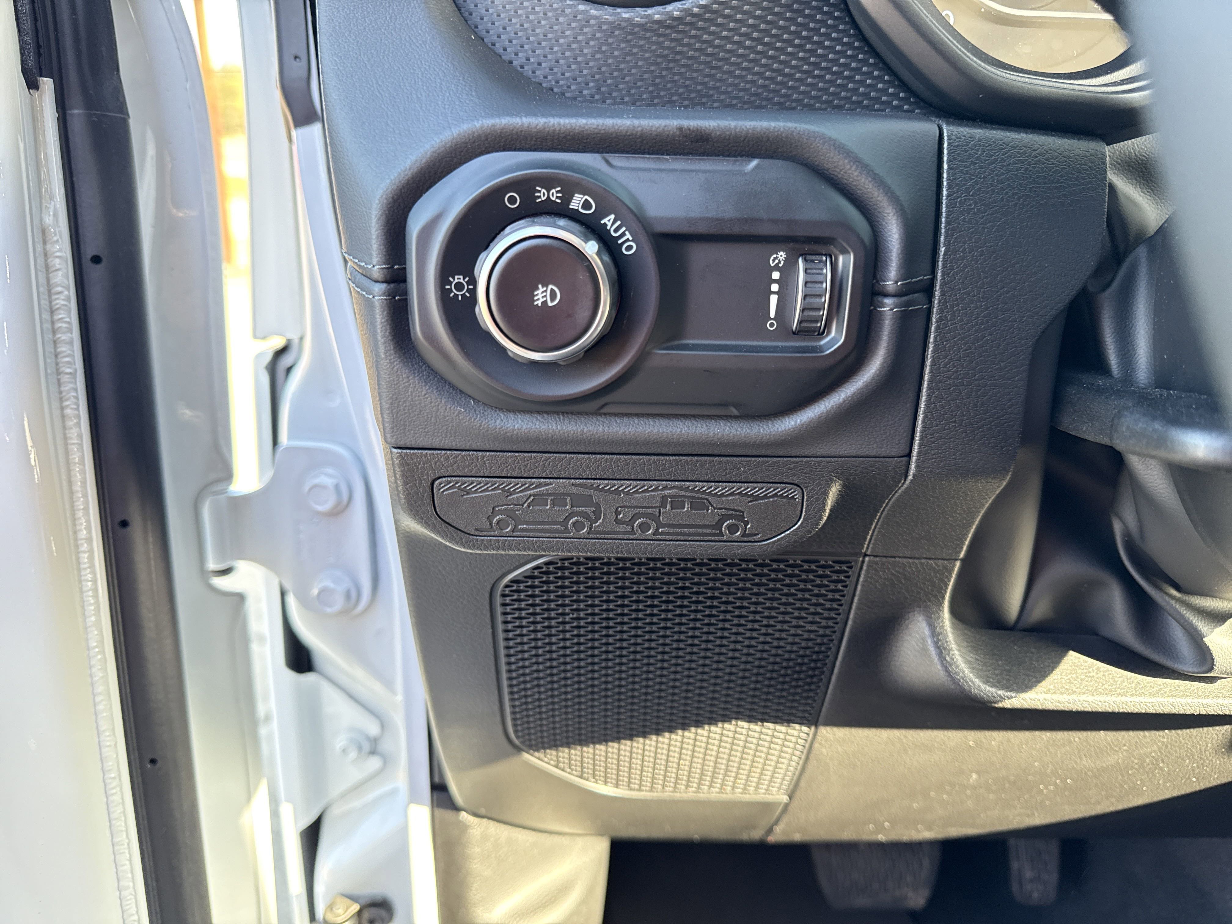 New 2025 Jeep Wrangler Unlimited Rubicon w/ Technology Group image 13