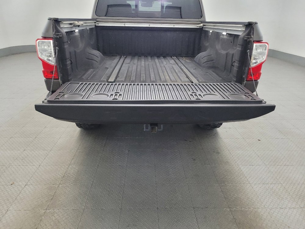 Used 2018 Nissan Titan SL image 29