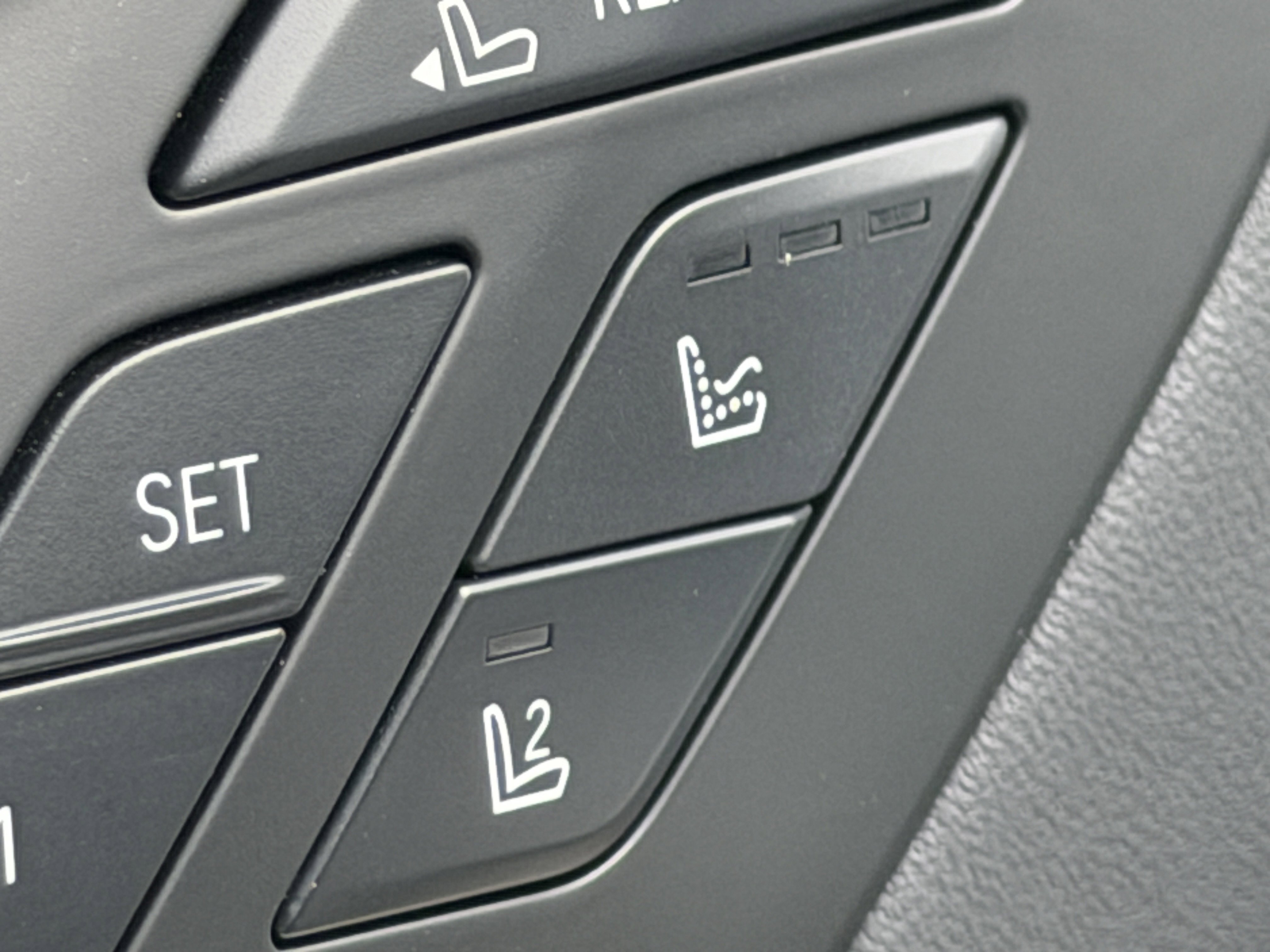 Used 2025 BMW X7 M60i AWD/4WD image 23