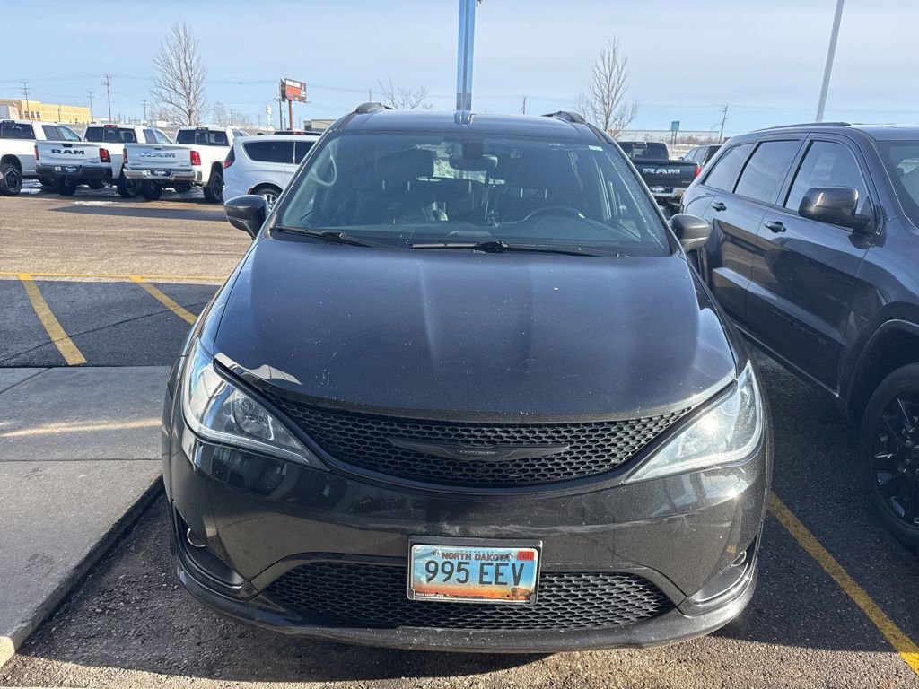 Used 2018 Chrysler Pacifica Touring-L Plus w/ S Appearance Package image 2