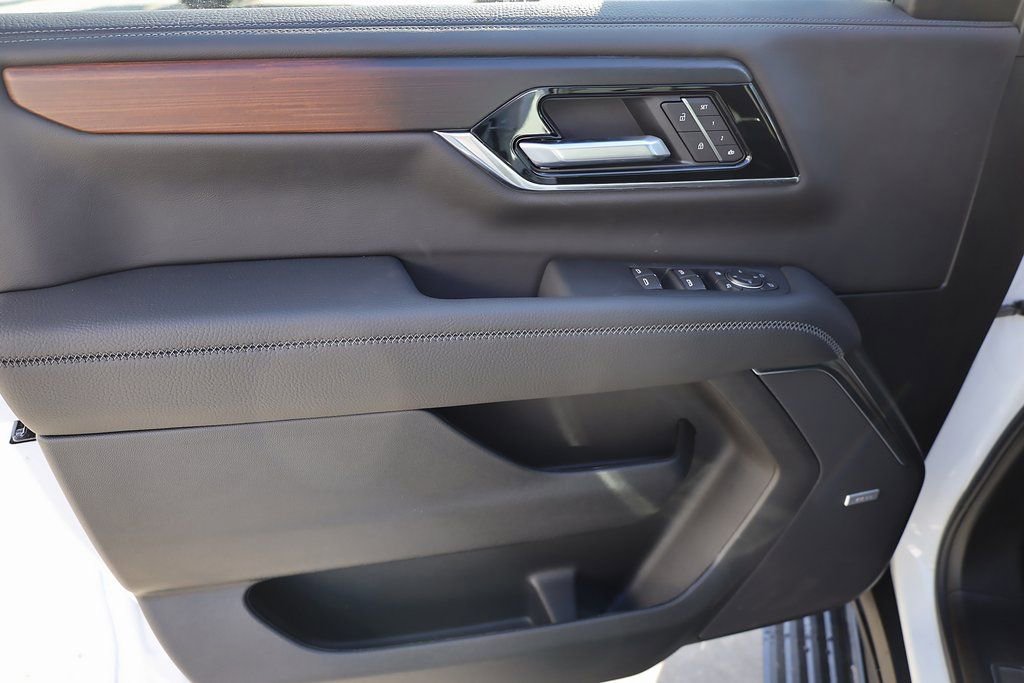 New 2026 GMC Yukon XL Denali w/ Denali Reserve Package image 10