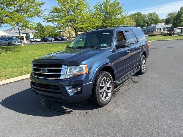 Used 2017 Ford Expedition XLT w/ Equipment Group 202A AWD/4WD image 18
