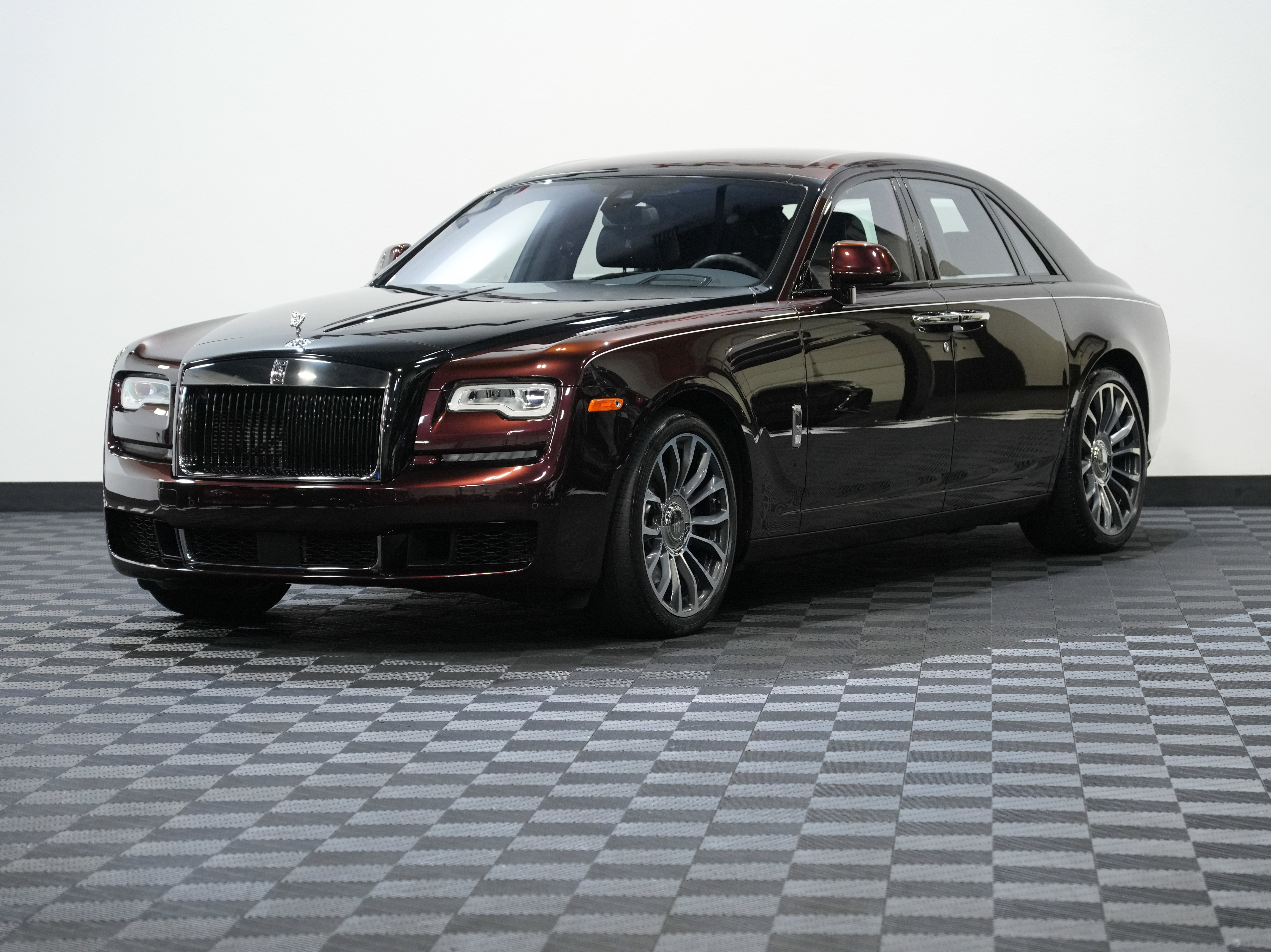 Used 2020 Rolls-Royce Ghost image 3