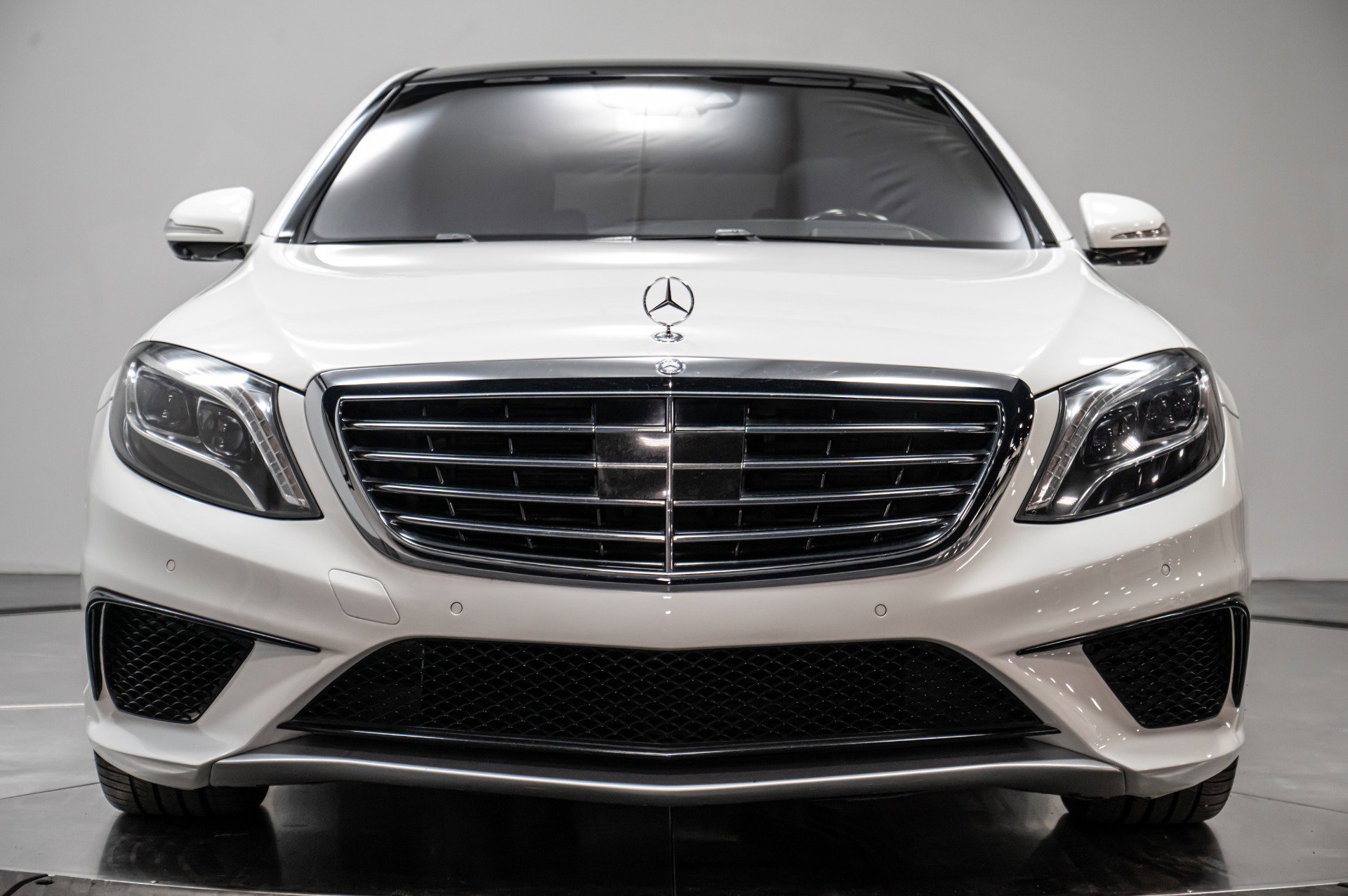 Used 2015 Mercedes-Benz S 63 AMG 4MATIC Sedan w/ Driver Assistance Package image 21