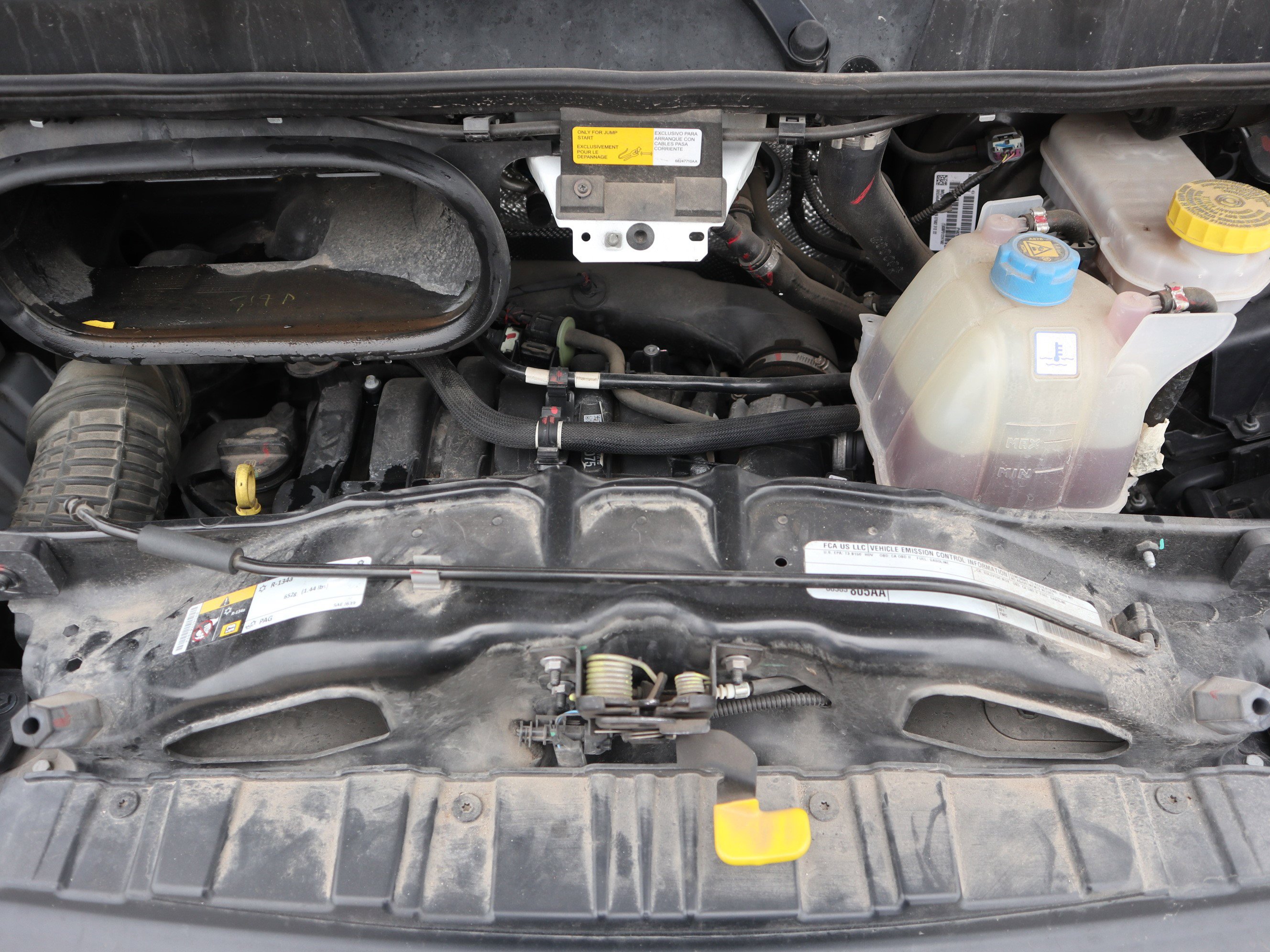 Used 2023 RAM ProMaster 2500 w/ Convenience Group FWD image 14