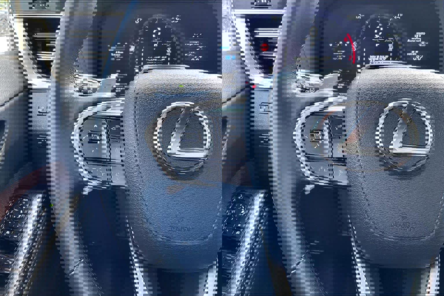 Certified 2024 Lexus GX 550 w/ Accessory Package (31) image 22