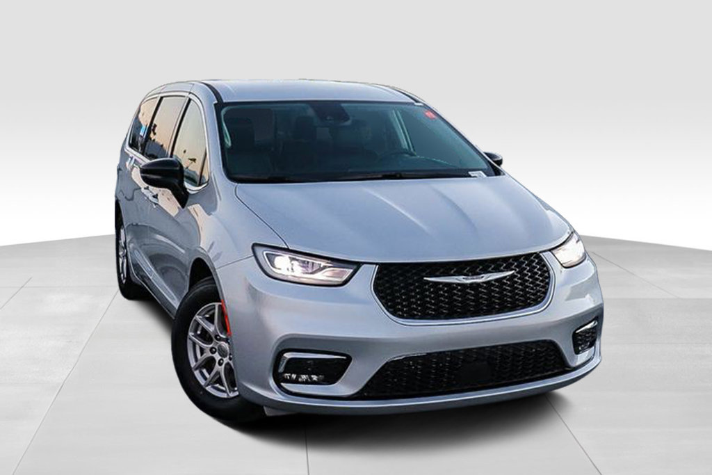 Used 2024 Chrysler Pacifica Touring-L FWD image 2