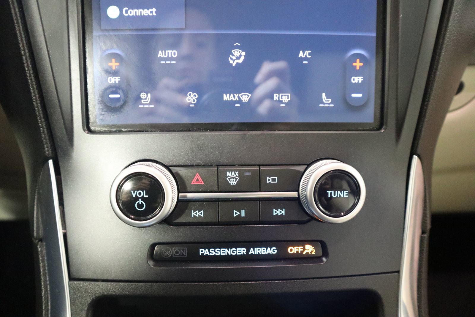 Used 2021 Ford Edge Titanium w/ Cargo Accessory Package image 33