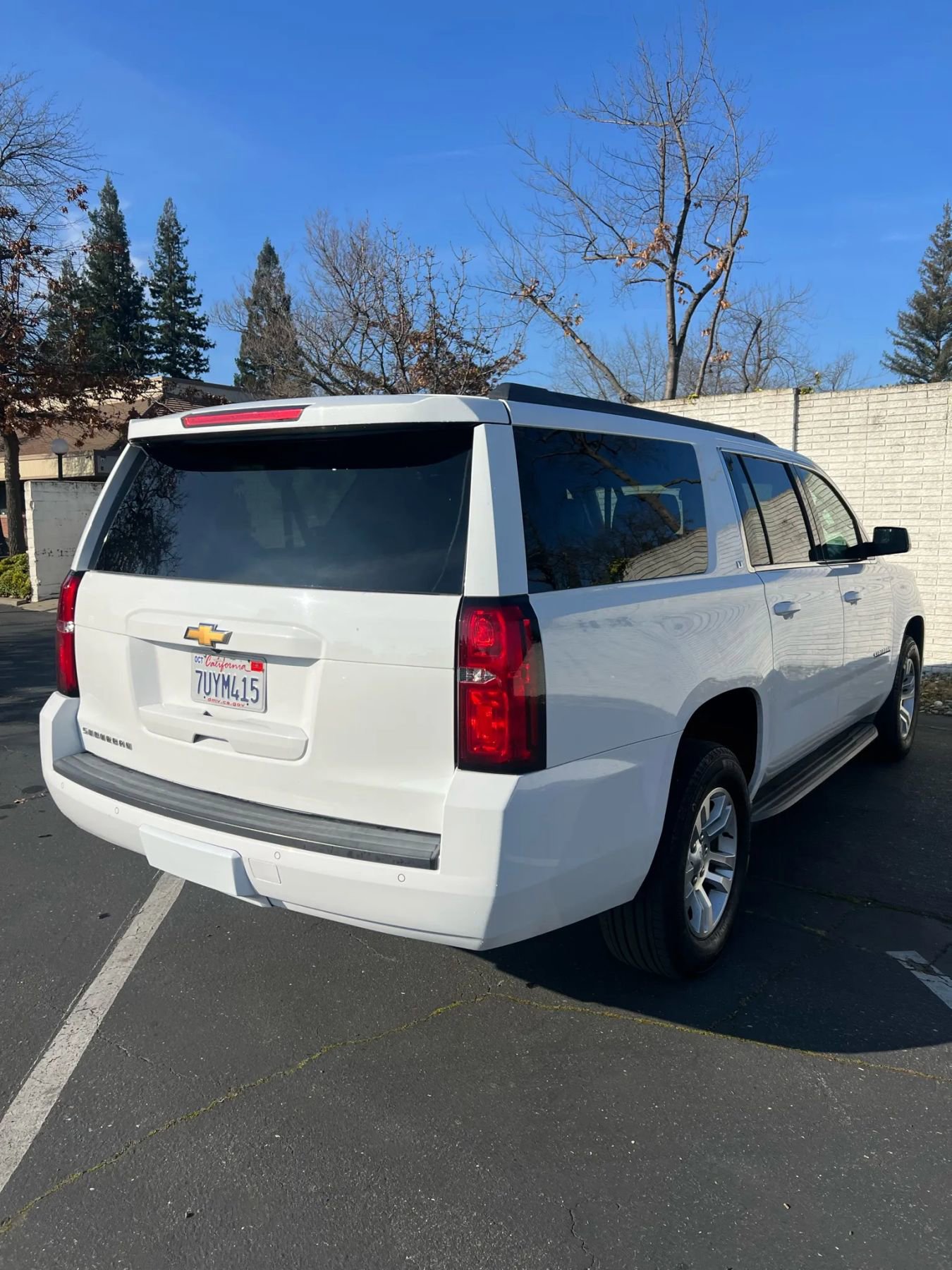 Used 2017 Chevrolet Suburban LT image 5