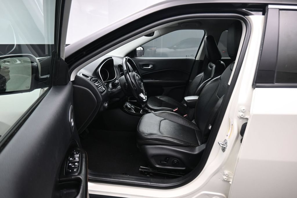 Used 2020 Jeep Compass Limited w/ Premium Lighting Group AWD/4WD image 11