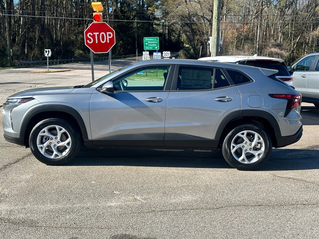 New 2026 Chevrolet Trax LS w/ LS Convenience Package FWD image 4