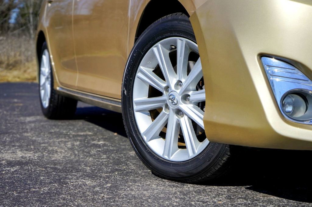 Used 2012 Toyota Camry XLE w/ Leather Pkg image 3