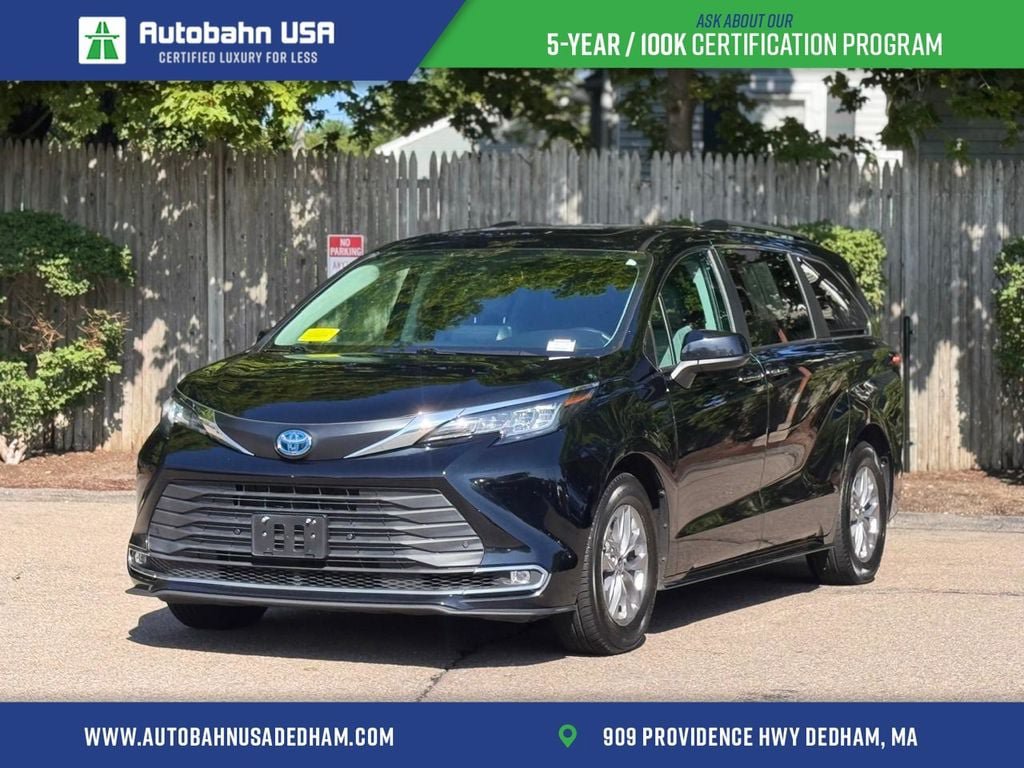 Used 2023 Toyota Sienna XLE FWD image 1