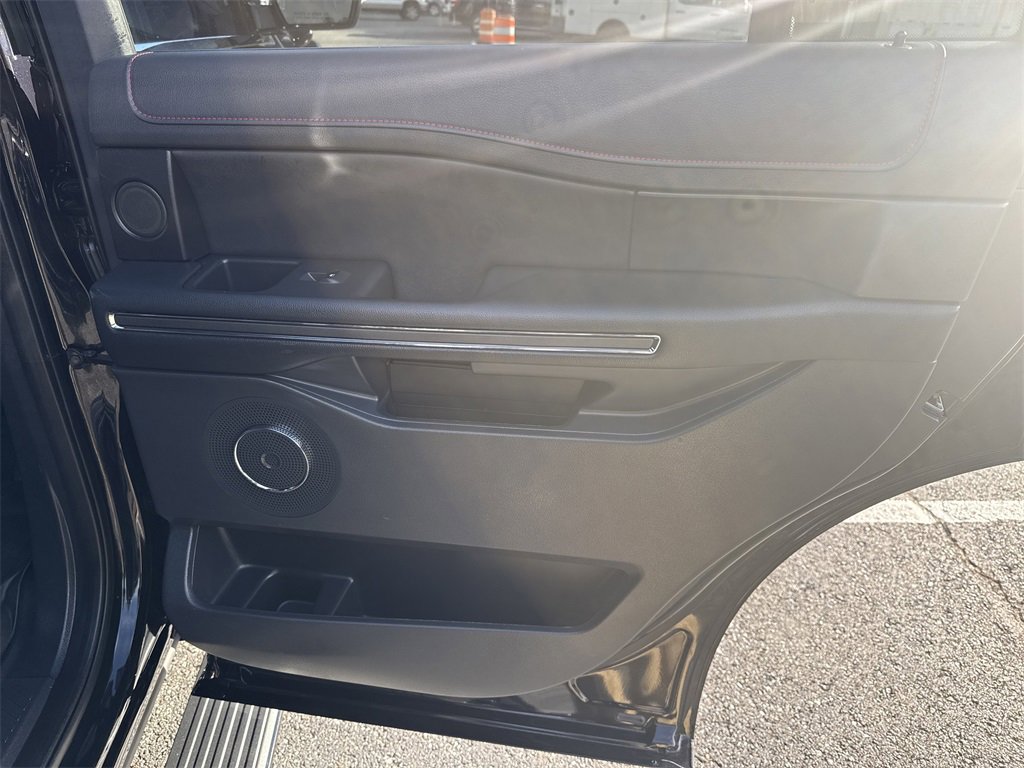 Used 2023 Ford Expedition Limited image 17
