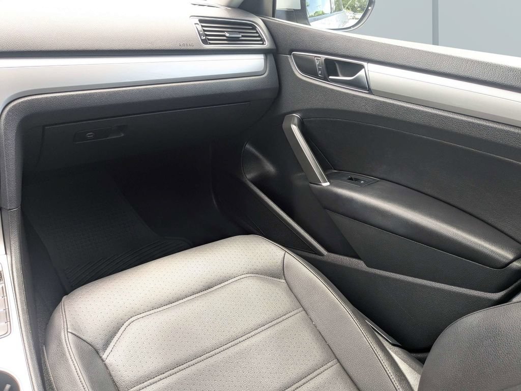 Used 2019 Volkswagen Passat 2.0T Wolfsburg FWD image 16