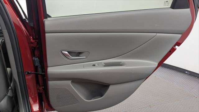 Used 2025 Hyundai Elantra SE FWD image 21