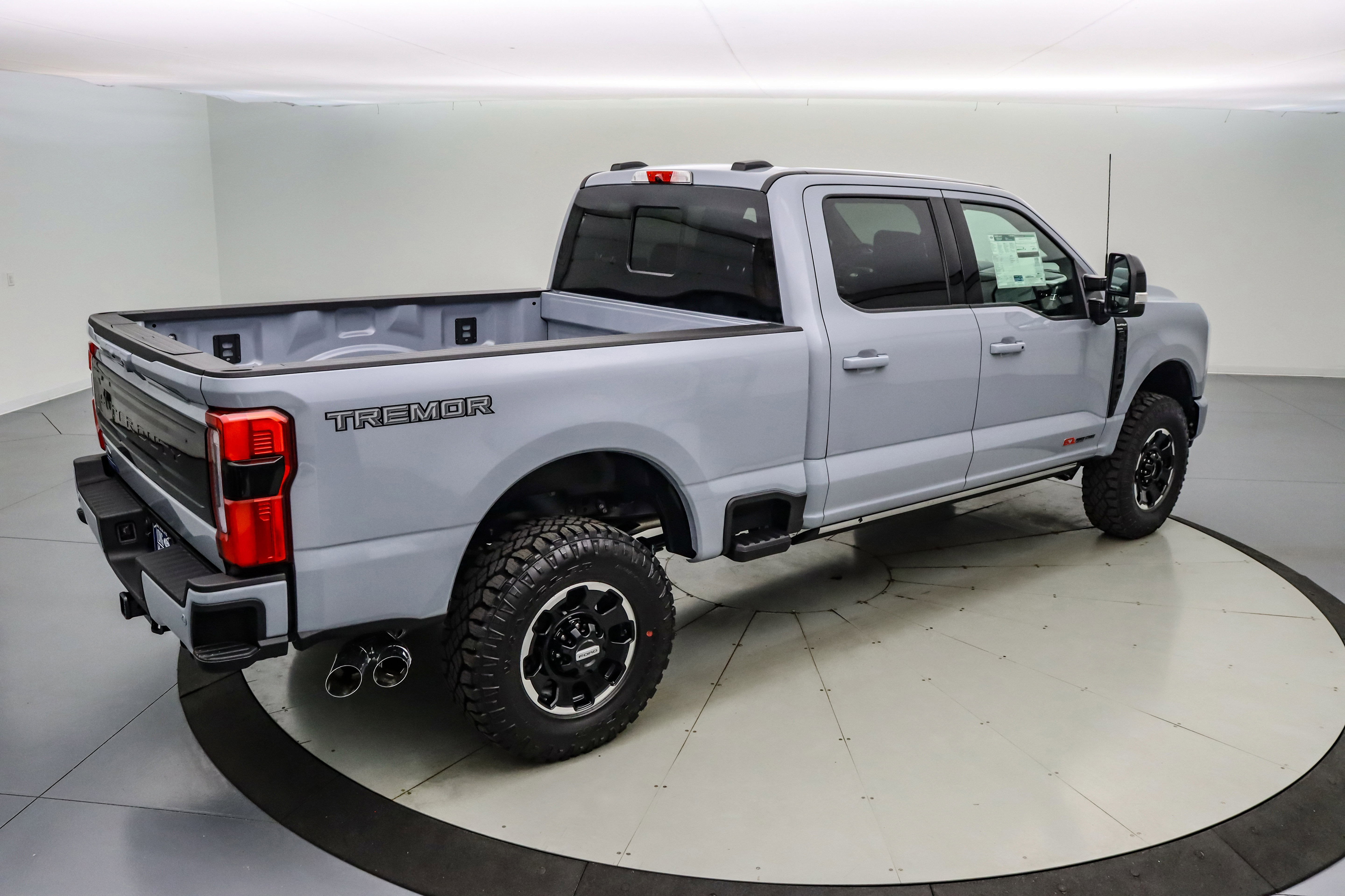 New 2026 Ford F250 Platinum w/ Tremor Off-Road Package image 4