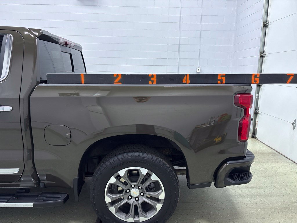 Certified 2023 Chevrolet Silverado 1500 High Country w/ Technology Package AWD/4WD image 13