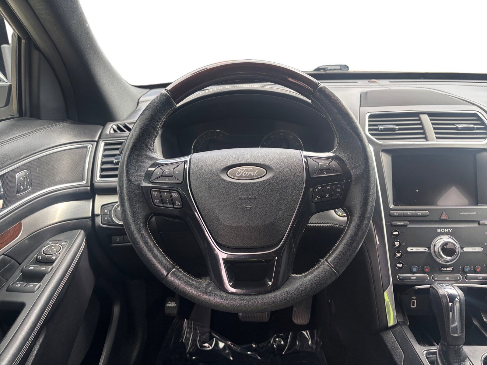 Used 2019 Ford Explorer Platinum image 12