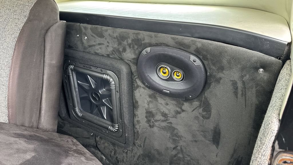 Used 2022 Chrysler Voyager LX image 37
