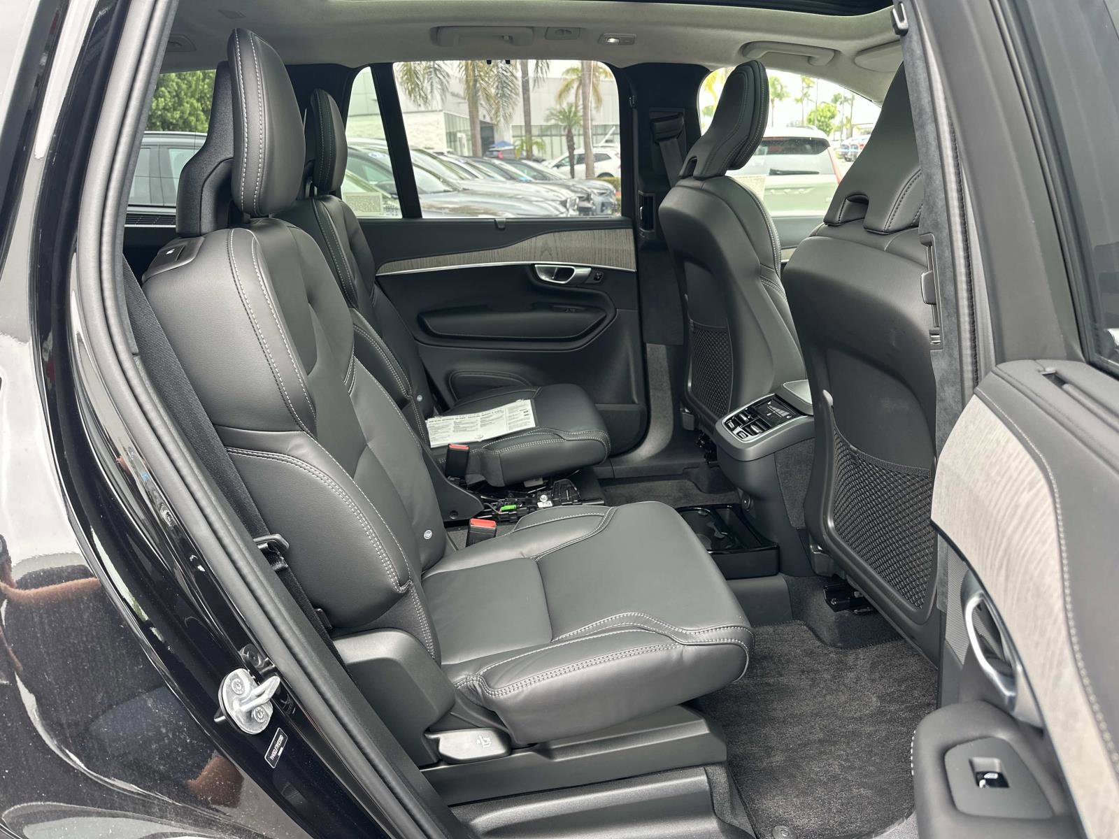 Certified 2024 Volvo XC90 B6 Ultimate w/ Lounge Package image 25