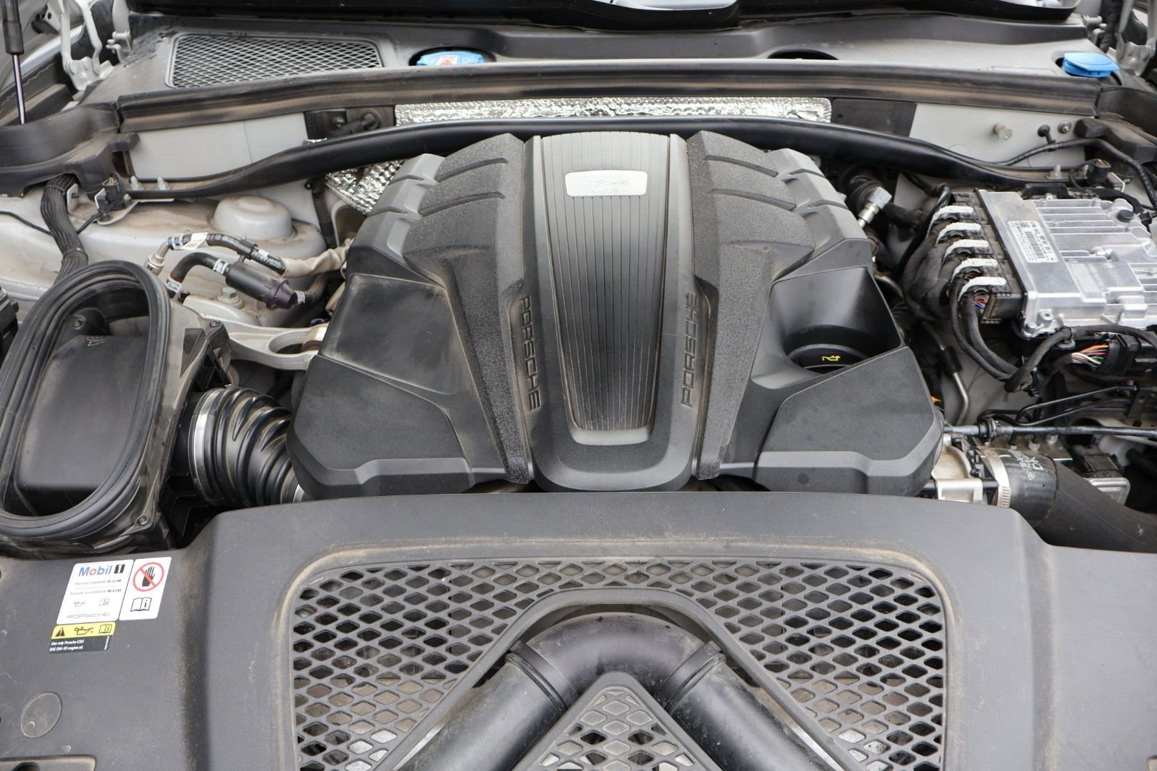 Certified 2022 Porsche Macan GTS image 29