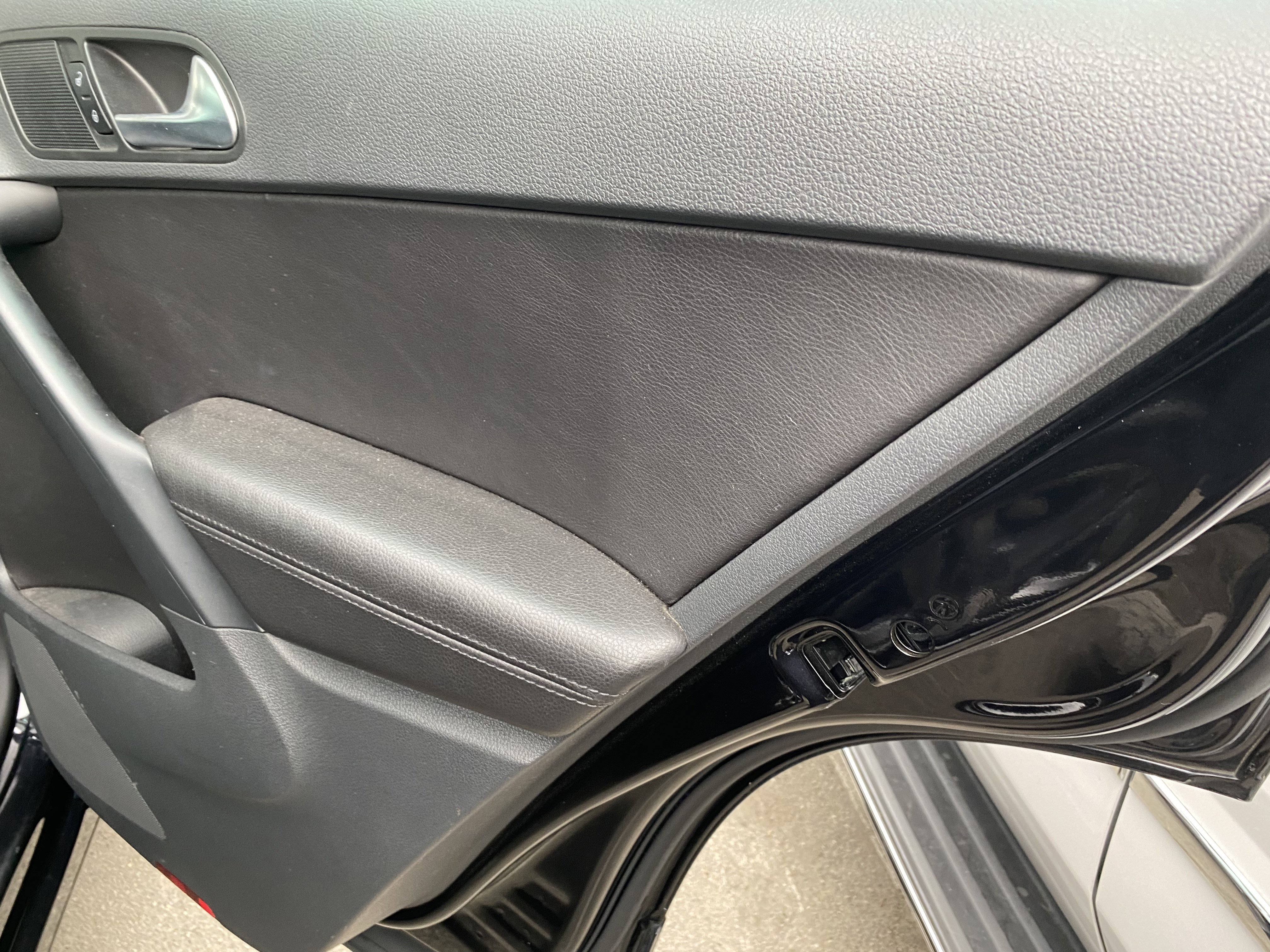 Used 2017 Volkswagen Tiguan Sport image 17