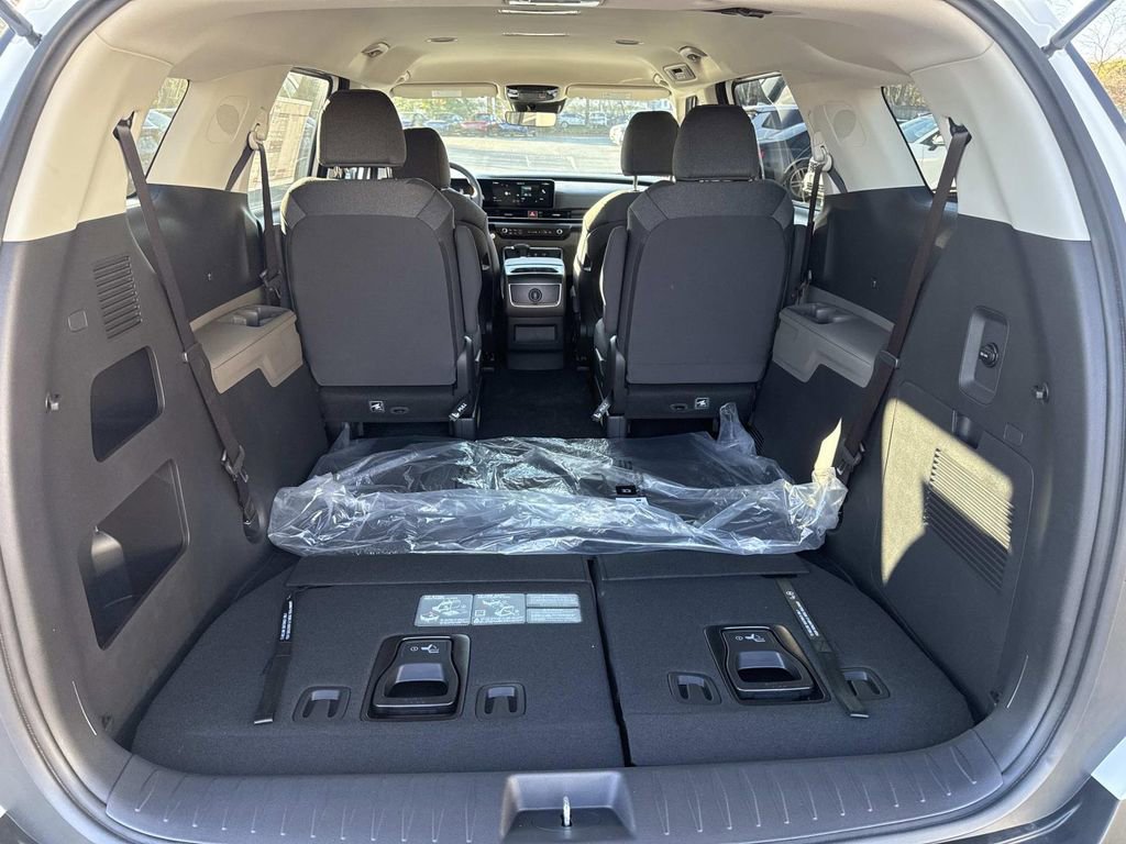 New 2026 Kia Carnival LX image 4