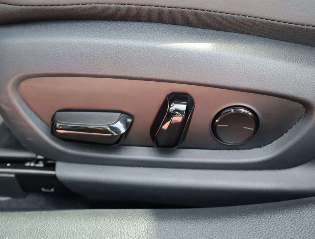 Used 2025 Lexus ES 350 w/ Premium Package image 19