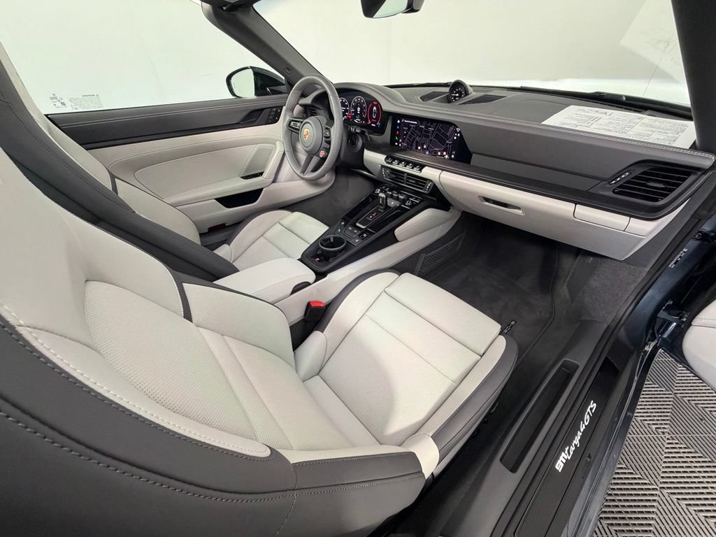 Certified 2026 Porsche 911 Targa 4 GTS AWD/4WD image 38