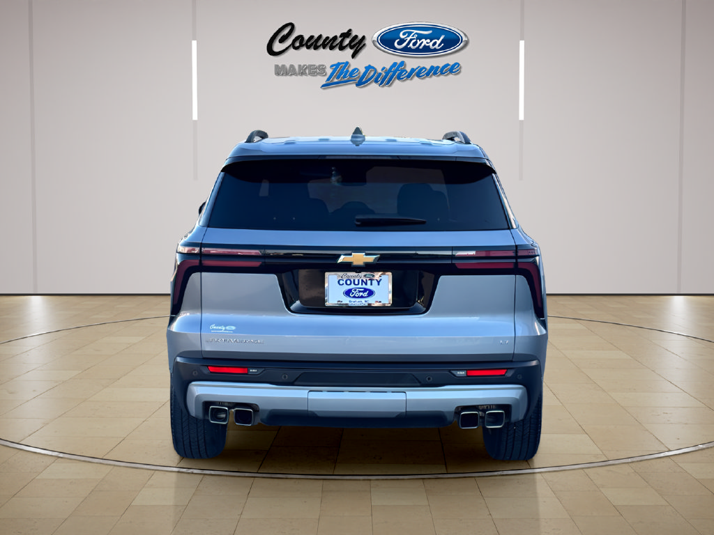 Used 2024 Chevrolet Traverse LT FWD image 4