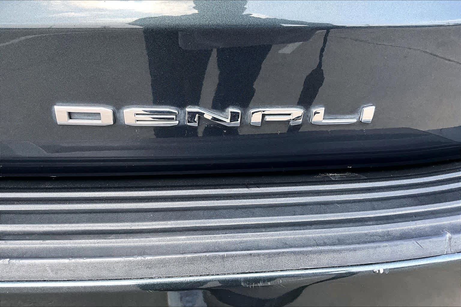 Used 2021 GMC Yukon Denali w/ Denali Premium Package AWD/4WD image 26