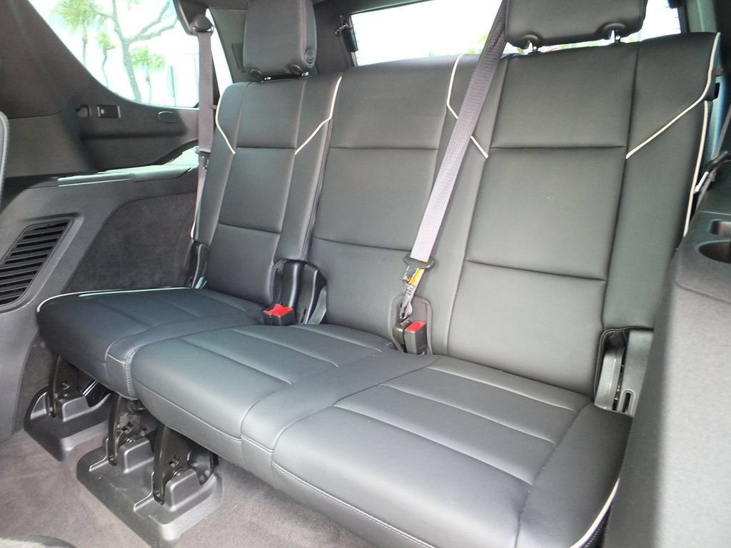 Used 2024 Cadillac Escalade Premium Luxury AWD/4WD image 21
