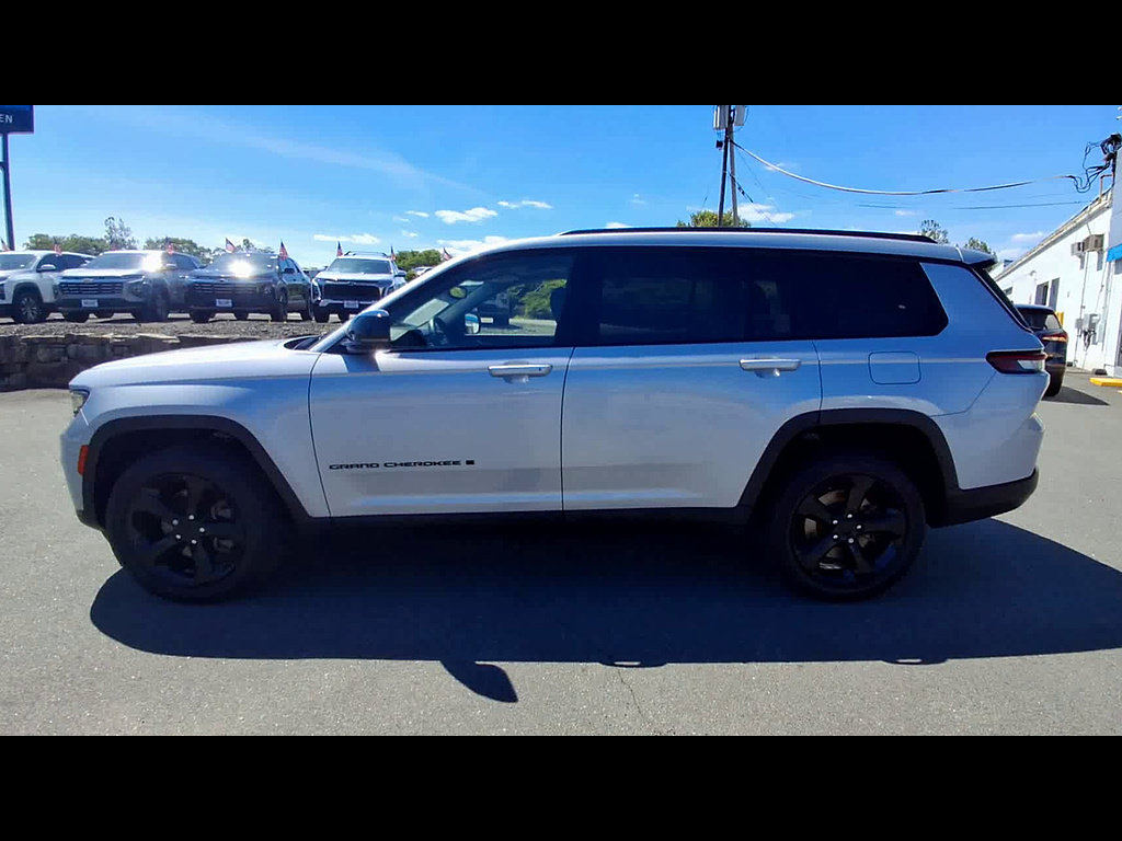 Used 2022 Jeep Grand Cherokee L Limited w/ Black Appearance Package AWD/4WD image 5