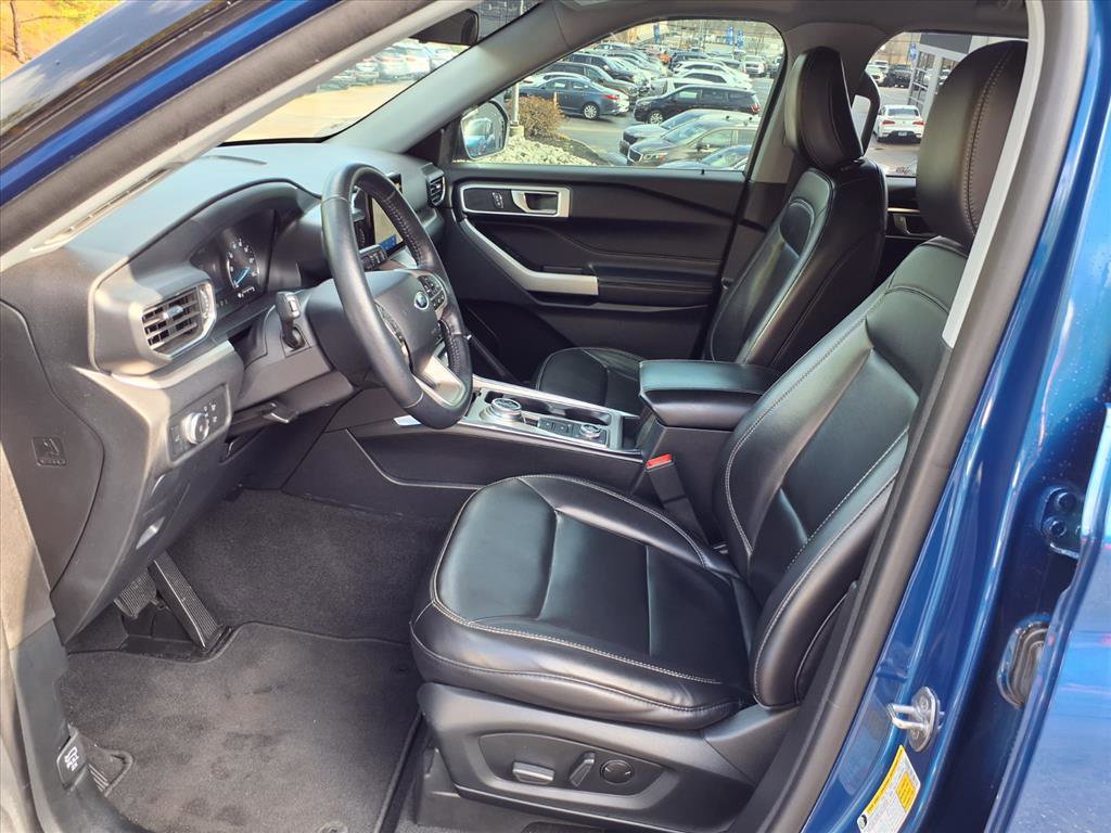 Used 2021 Ford Explorer XLT w/ Equipment Group 202A image 12