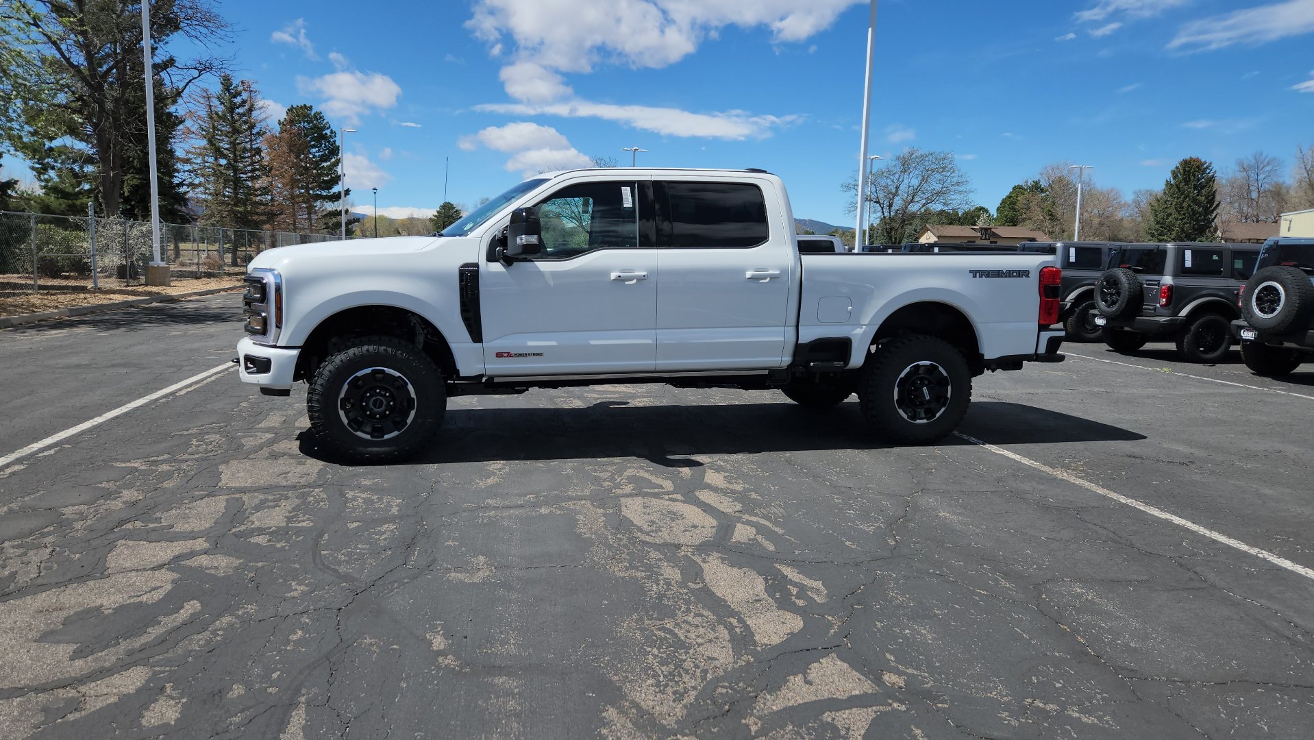 New 2026 Ford F350 Platinum w/ Tremor Off-Road Package AWD/4WD image 5