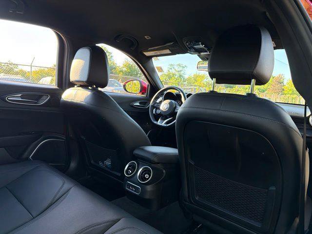 Used 2023 Alfa Romeo Giulia Sprint AWD/4WD image 15