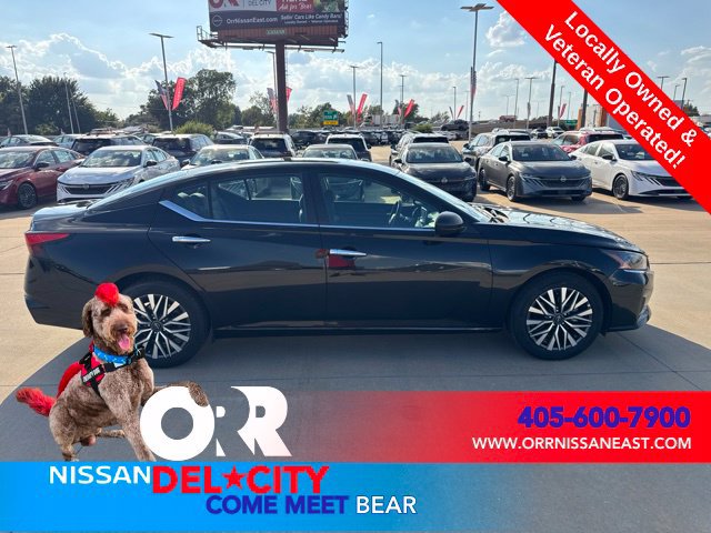 Used 2025 Nissan Altima 2.5 SV FWD image 6