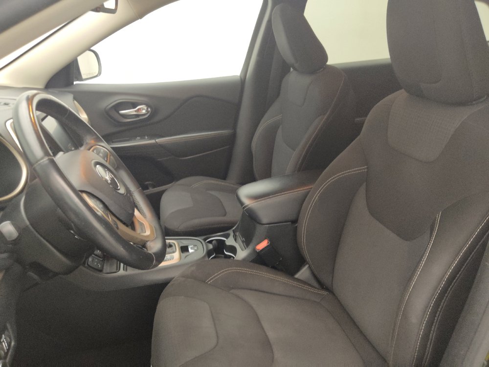 Used 2015 Jeep Cherokee Latitude FWD image 17
