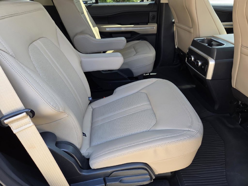Used 2024 Ford Expedition Limited RWD image 32